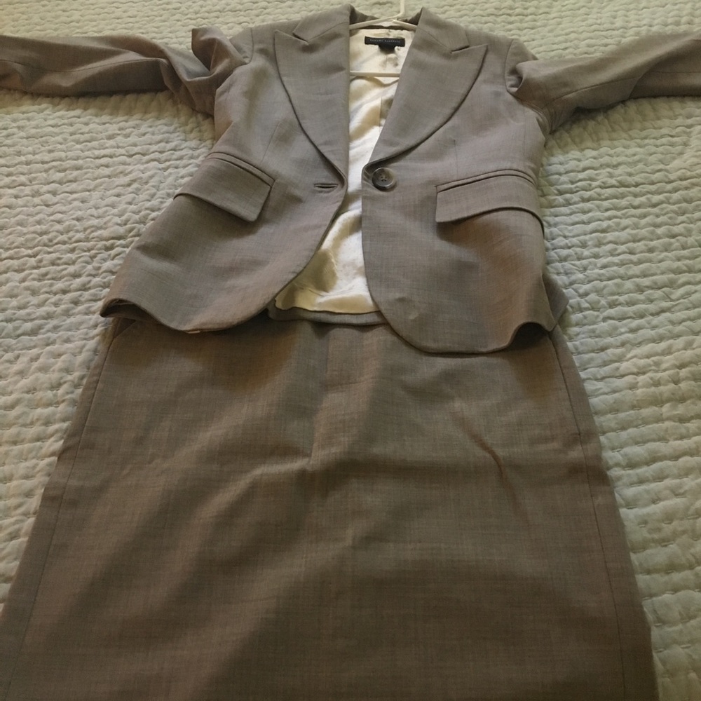 Banana Republic size 2p grey suit